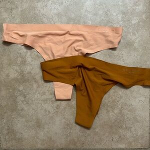 Set of two seamless thongs